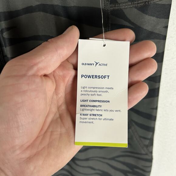 Old Navy NEW Active Powersoft Capri Leggings Women's Medium Gray Zebra Print NWT - Picture 5 of 16